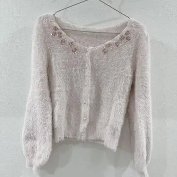 새상품급 LODISPOTTO 복슬복슬 샤기 가디건 꽃무늬 스팽글 자수