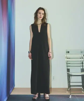 AIC. AIC 딥 V넥 턱 올인원 FREE 블랙