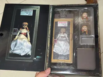 NECA 컨저링 애나벨 가동 피규어