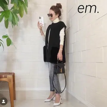 em. 엠도트 포켓 퍼 베스트 레이나 호시 콜라보