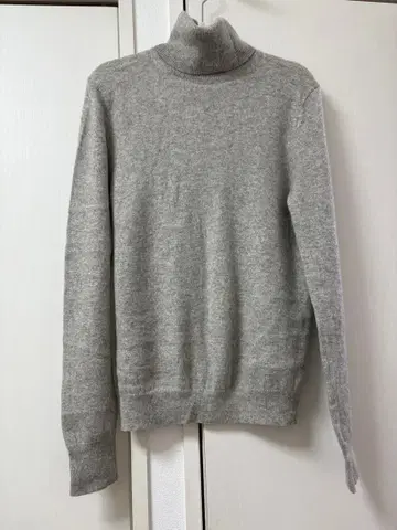 유니클로 캐시미어 스웨터 M 사이즈