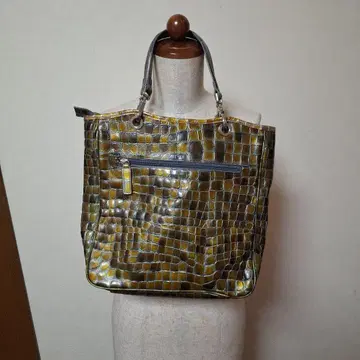 크로커다일 패턴 숄더백 골드 계열