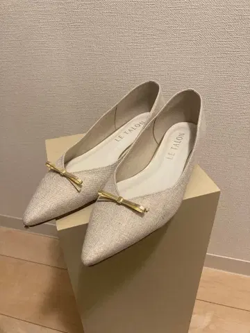 LE TALON 포인티드 더블 메탈 리본 플랫 내추럴