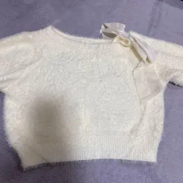 리본 포함 아이보리 스웨터 긴팔 크롭 기장