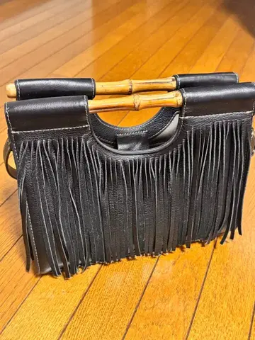 story 프린지 장식 블랙 숄더백