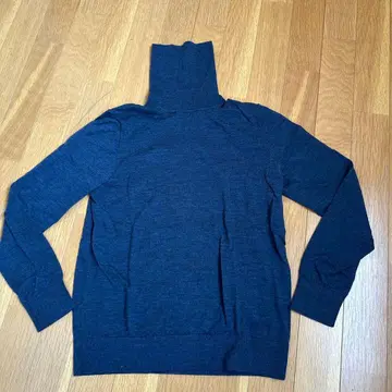 띠어리 럭스 하이넥 니트 네이비