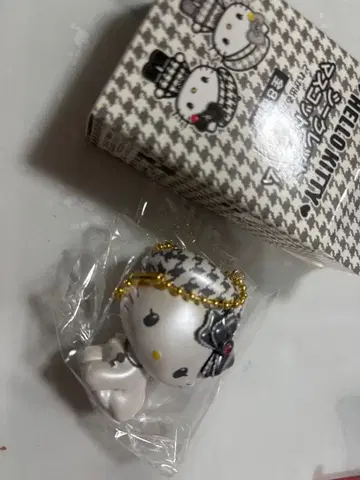 헬로키티 시크릿 마스코트 참 챠미키티