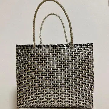 뜨개질 디자인 토트백 블랙과 화이트