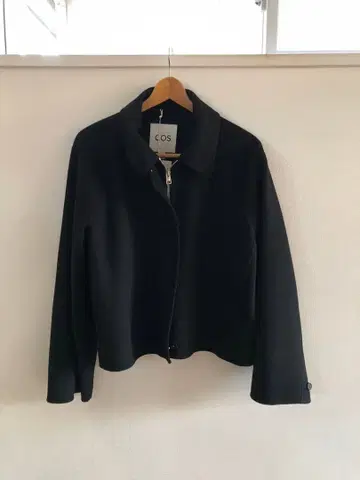 2024년 모델 COS 블랙 자켓 M