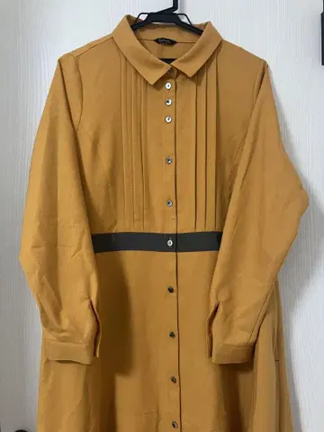 cachette 머스타드 컬러 버튼 셔츠 원피스