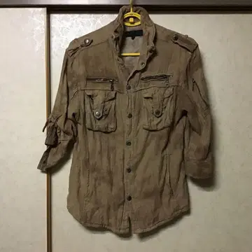 인 더 애틱 셔츠