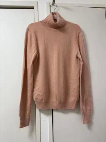 유니클로 캐시미어 스웨터 M 사이즈