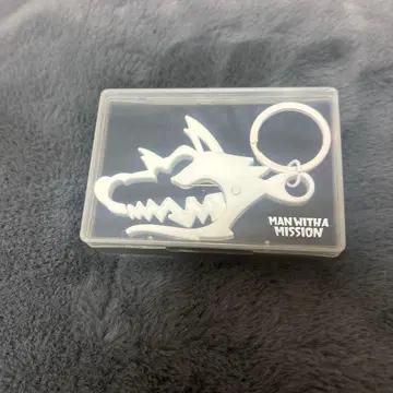 MAN WITH A MISSION 로고 카라비너 화이트