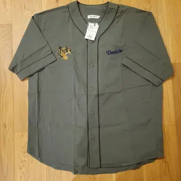 NIKO AND - 반팔 셔츠 L 카키