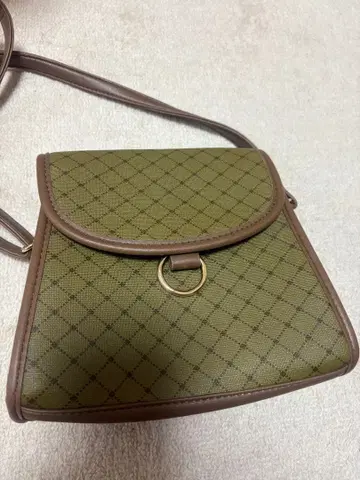 체크 무늬 숄더백