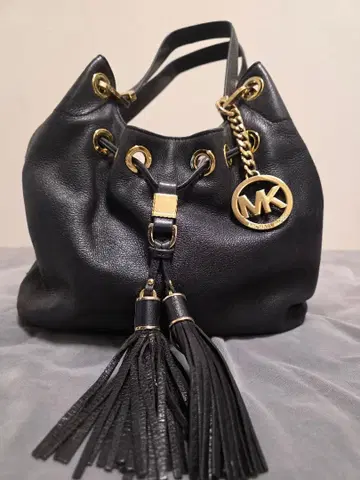 Michael Kors 블랙 버킷 백