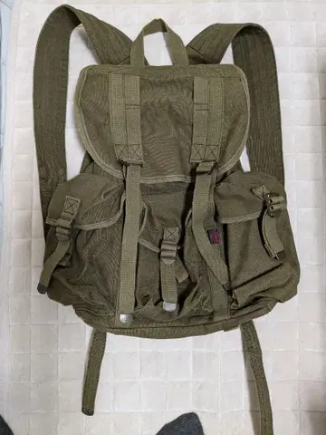 ES-CARTE 1979년제 올리브 그린 백팩