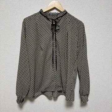 [택 포함 새상품] YECCA VECCA 프리 사이즈 긴팔 블라우스 셔츠