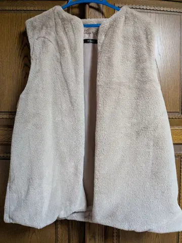 SPINKLE 아이보리 프리 퍼 베스트