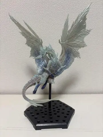 몬스터 헌터 이카나 피규어