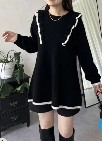 바이컬러 프릴 페플럼 니트