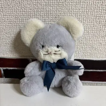 Her childhood 그레이 쥐 키링