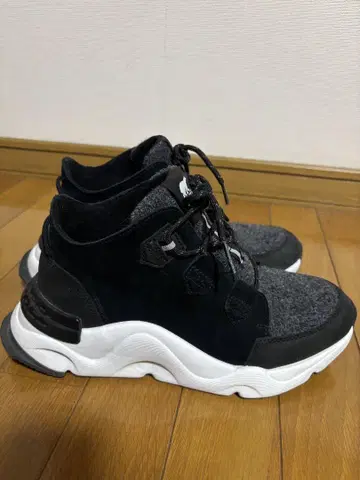 SOREL 하이컷 스니커즈 블랙/그레이