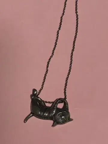 에드워드 고리 고양이 목걸이