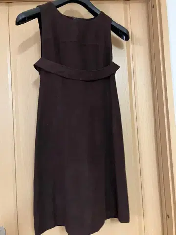 다크 브라운 슬리브리스 원피스