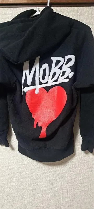 MOBB 블랙 후드 부착 후드티