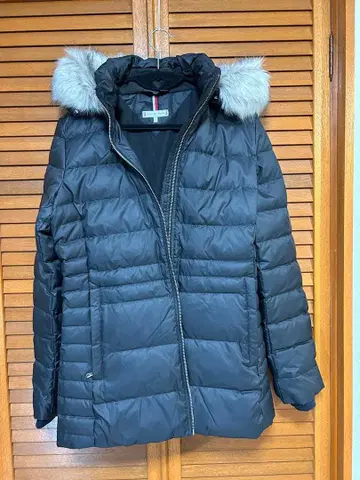 타미 힐피거 블랙 다운 자켓 퍼 포함