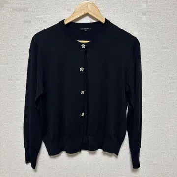 [새상품급] 23구 사이즈 40 플라워 버튼 가디건