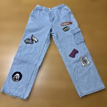 자수 패치 포함 라이트 블루 데님 팬츠