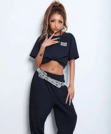 엄청 귀여운 네이비 플라워 프린트 셋업