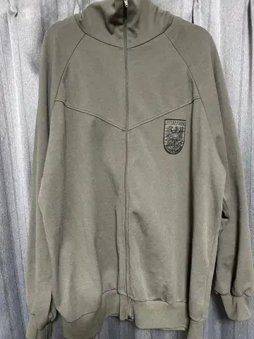 오스트리아 국장 자수 풀 집업 점퍼