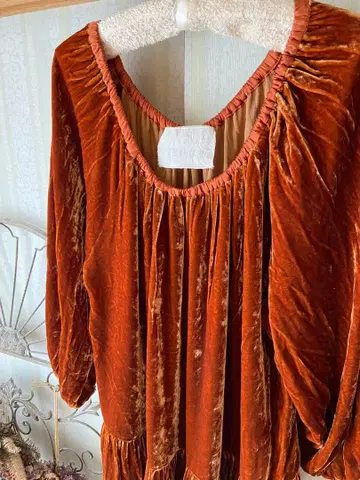 새상품급 MYLAN 마이랜 볼륨 슬리브 벨로아 원피스 코트