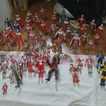 울트라맨 피규어 컬렉션 약 70개