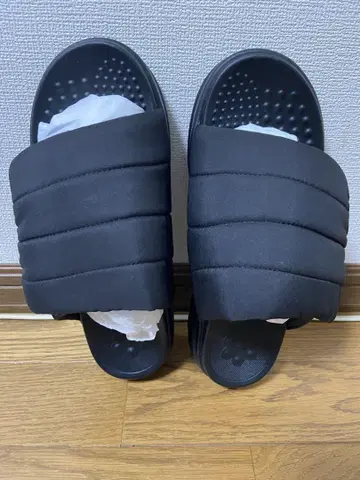 B.O.G.T 블랙 슬라이드 샌들