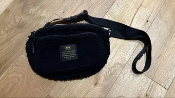 kiu 바디백 보아 소재 숄더백