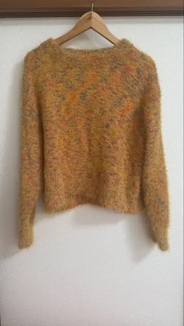 B:MING 오렌지 계열 긴팔 니트