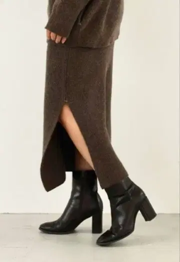 [ LA PEAU DE GEM ] 사이드 슬릿 니트 스커트