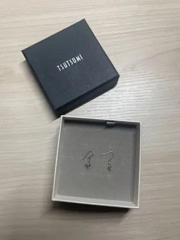 TSUTSUMI 실버 펜던트 귀걸이