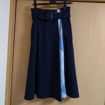 BLUE LABEL CRESTBRIDGE 네이비 플레어 스커트 38