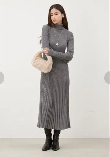 미라 오웬 터틀넥 롱 리브 니트 원피스