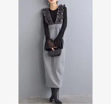 미사용 새상품 이소재 프릴 숄더 점프 스커트 그레이 Frene