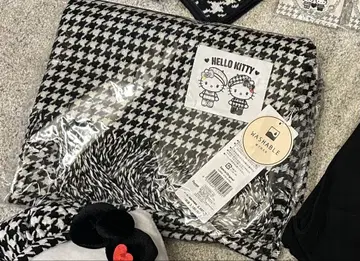 키티 하운드투스 체크 패턴 머플러 스톨