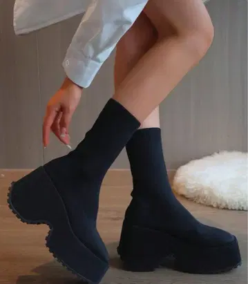 통굽 삭스 부츠 블랙