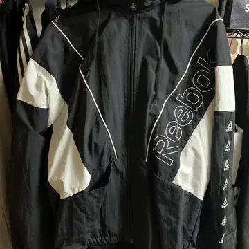 Reebok 나일론 자켓 블랙/화이트