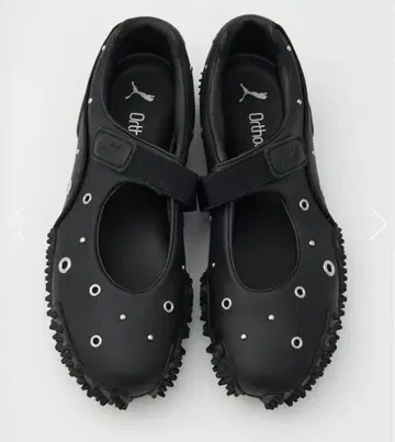 [ PUMA ] 모스트로 페이 스터드 스니커즈