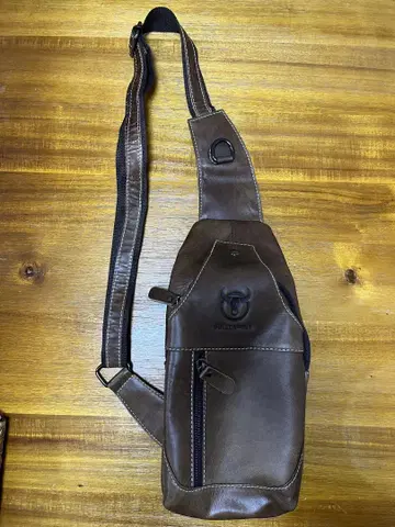 브라운 가죽 슬링백